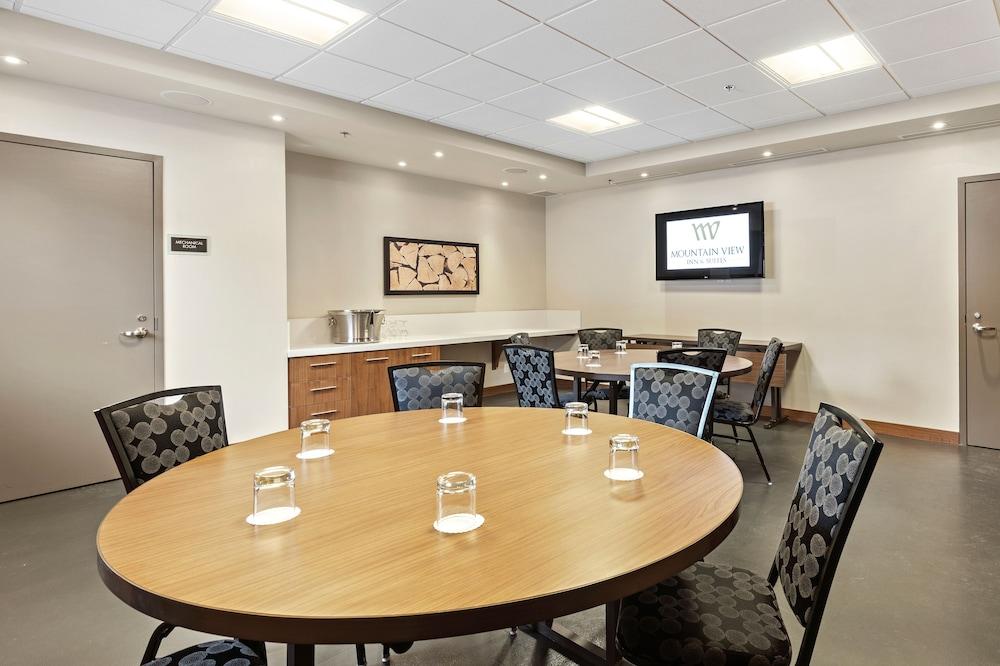 Mountain View Inn & Suites Sundre Экстерьер фото