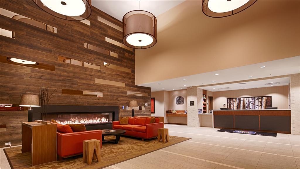 Mountain View Inn & Suites Sundre Интерьер фото