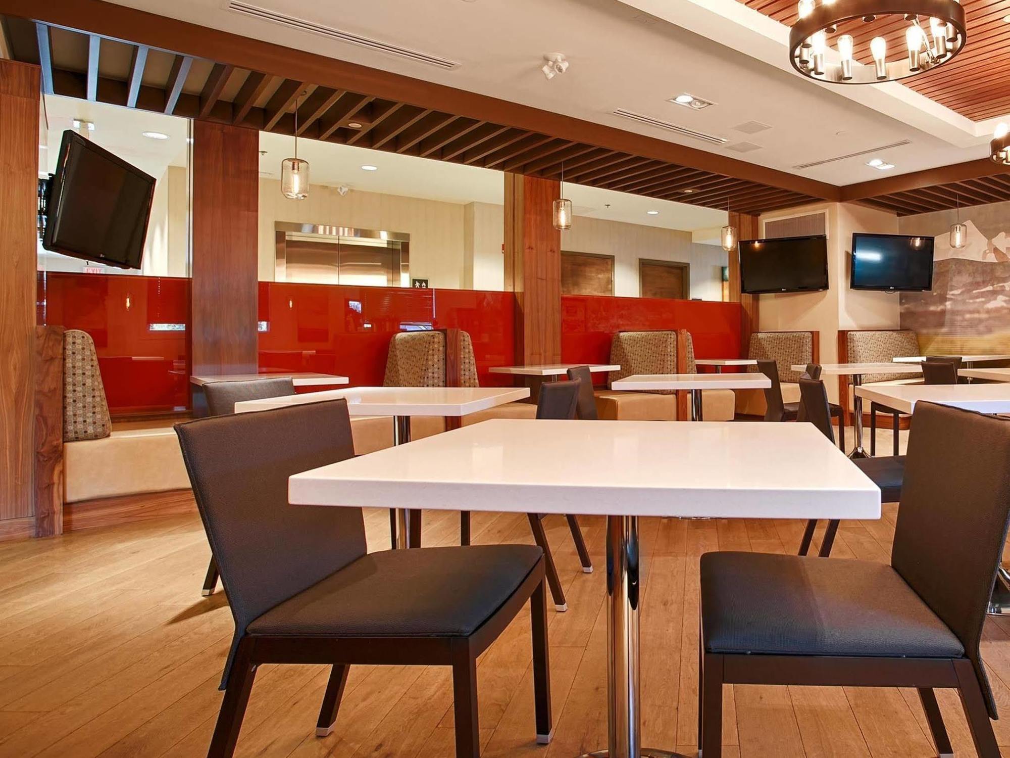 Mountain View Inn & Suites Sundre Экстерьер фото