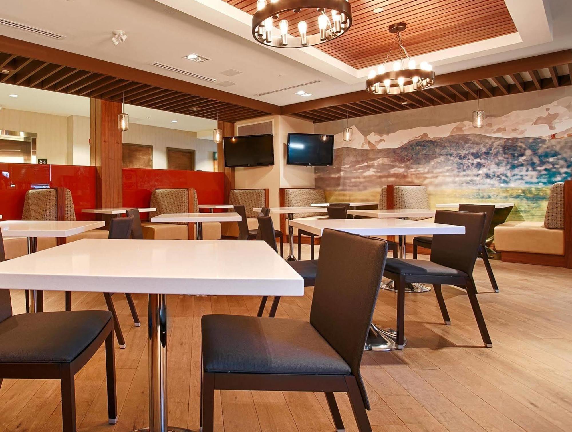 Mountain View Inn & Suites Sundre Экстерьер фото