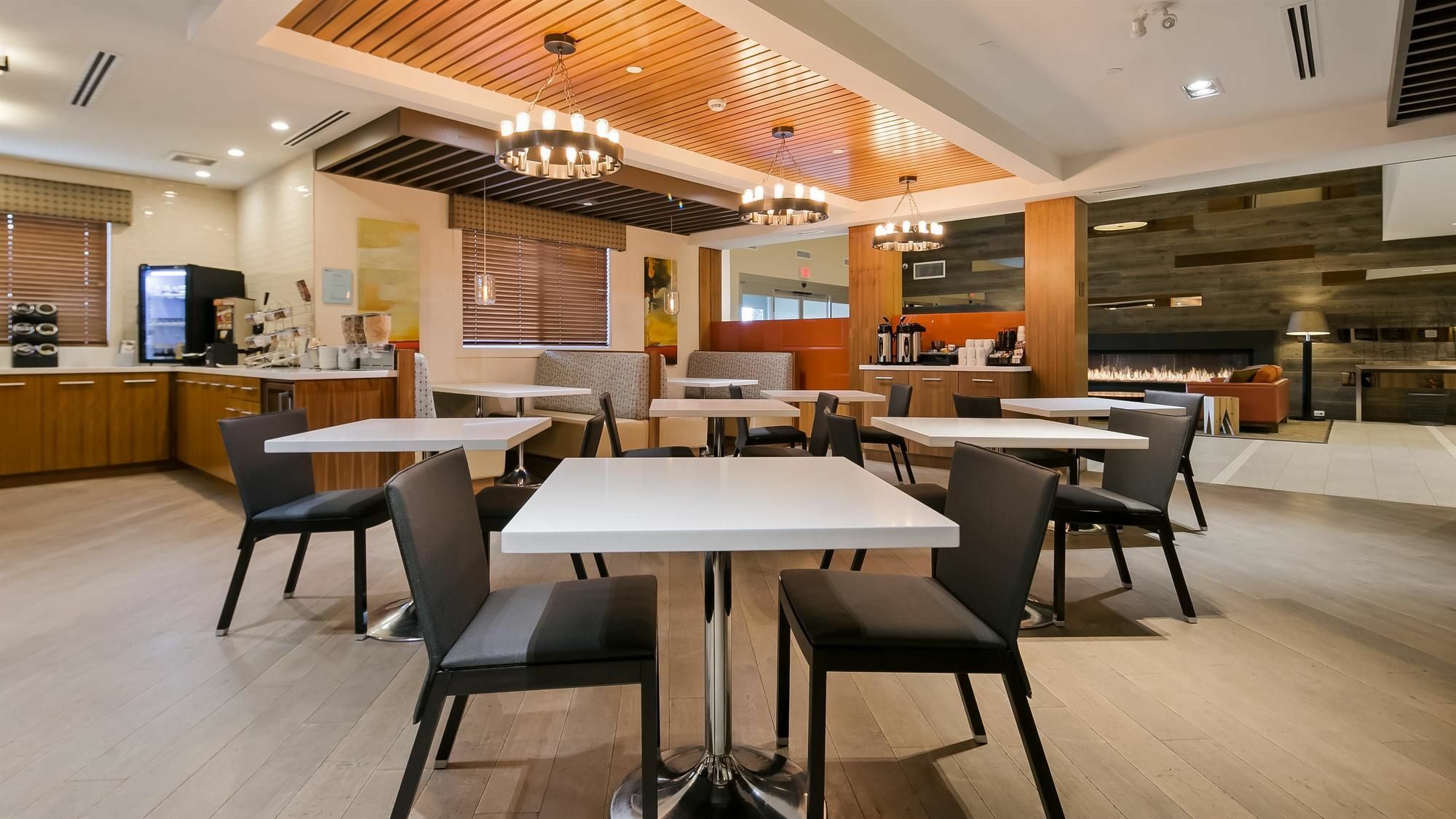 Mountain View Inn & Suites Sundre Экстерьер фото